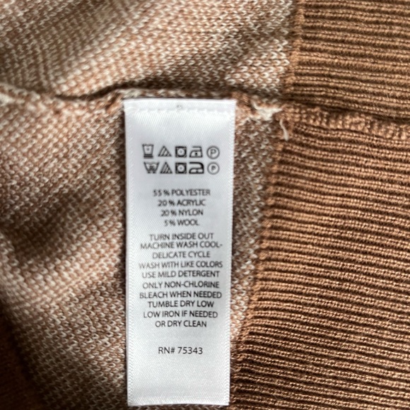 Tahari Square neck patterned sweater, Sz L - Picture 2 of 5